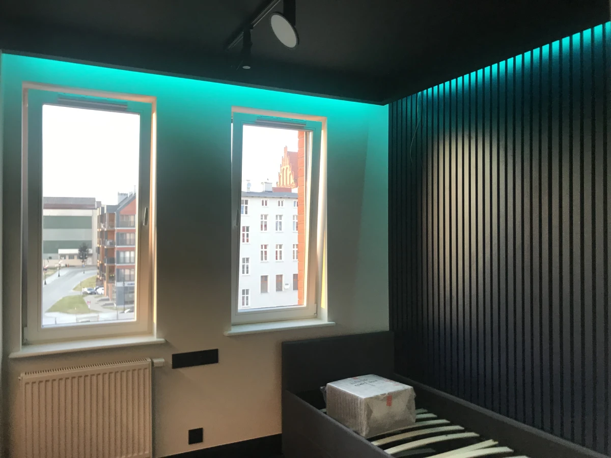 Zabudowa sufitu z podświetleniem LED, Bel-Tom